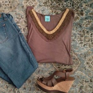 Women's 3/4 Sleeve Top Tan Beaded Collar Size Small